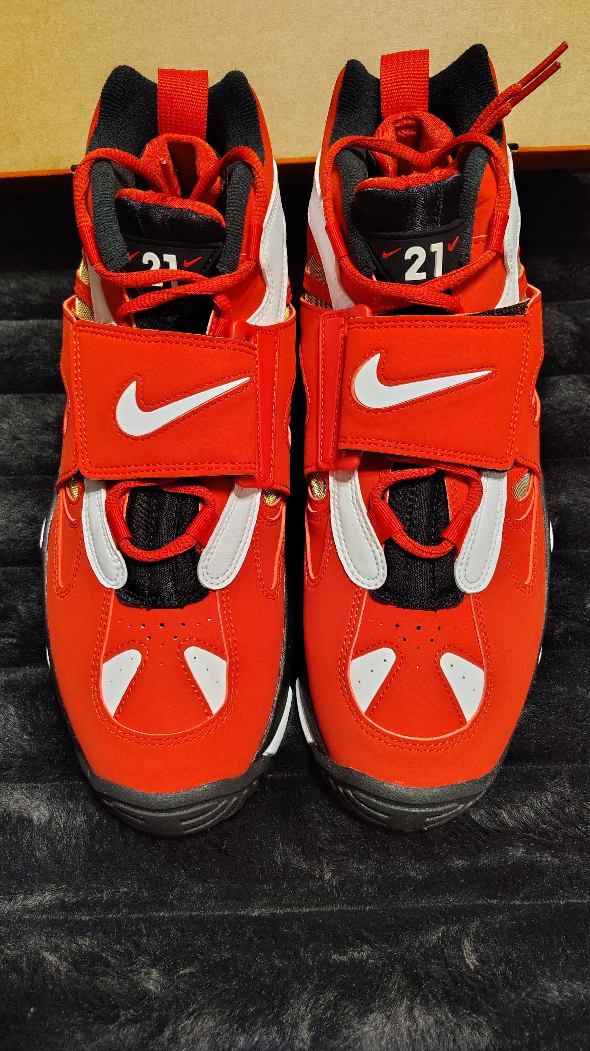 Nike deion dt fire red