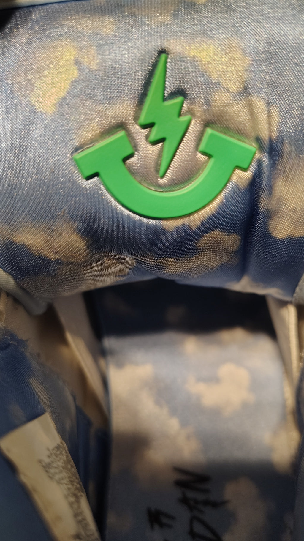 Jordan Retro 2 ( J.Balvin Exclusive)