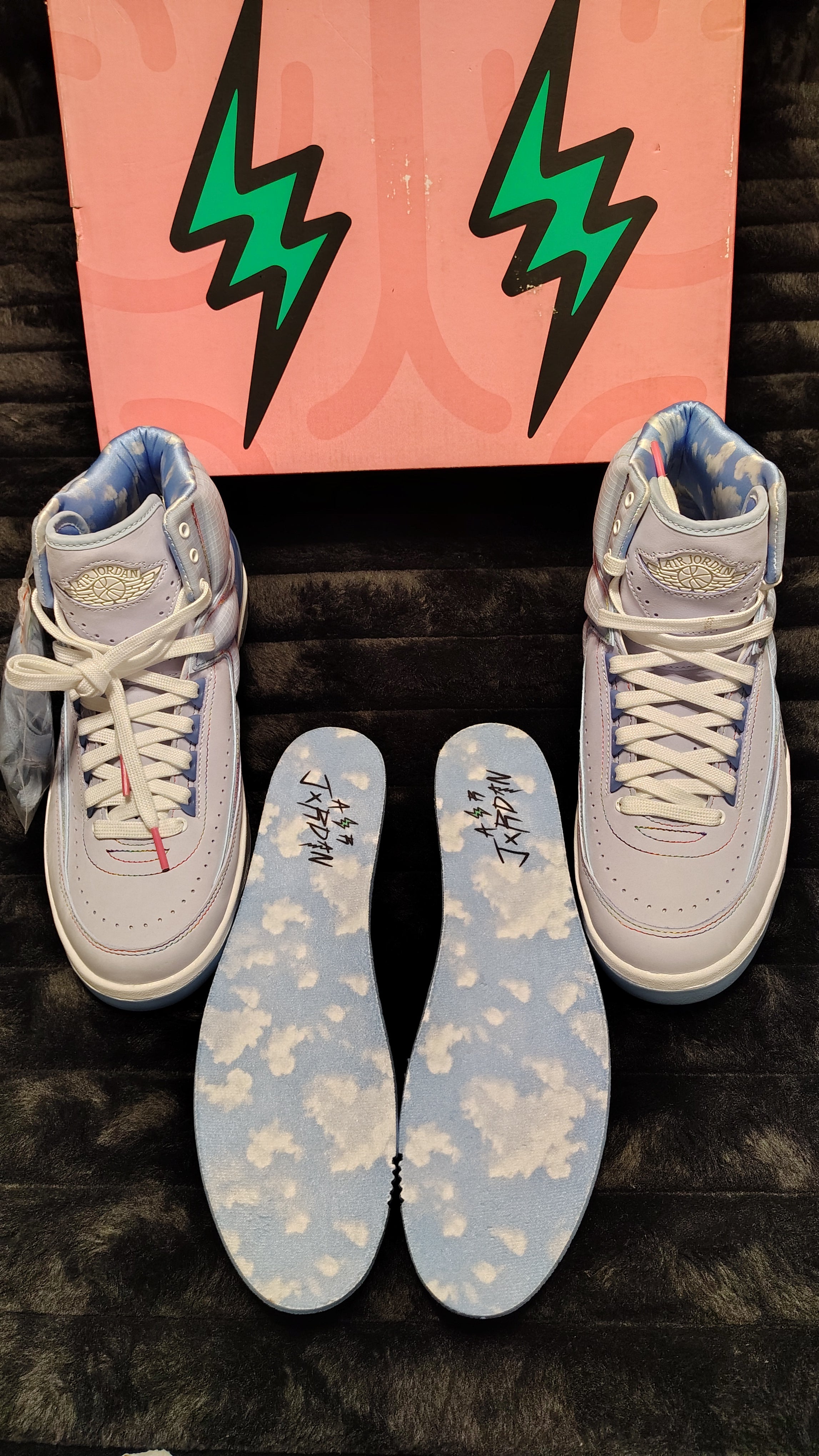 Jordan Retro 2 ( J.Balvin Exclusive)