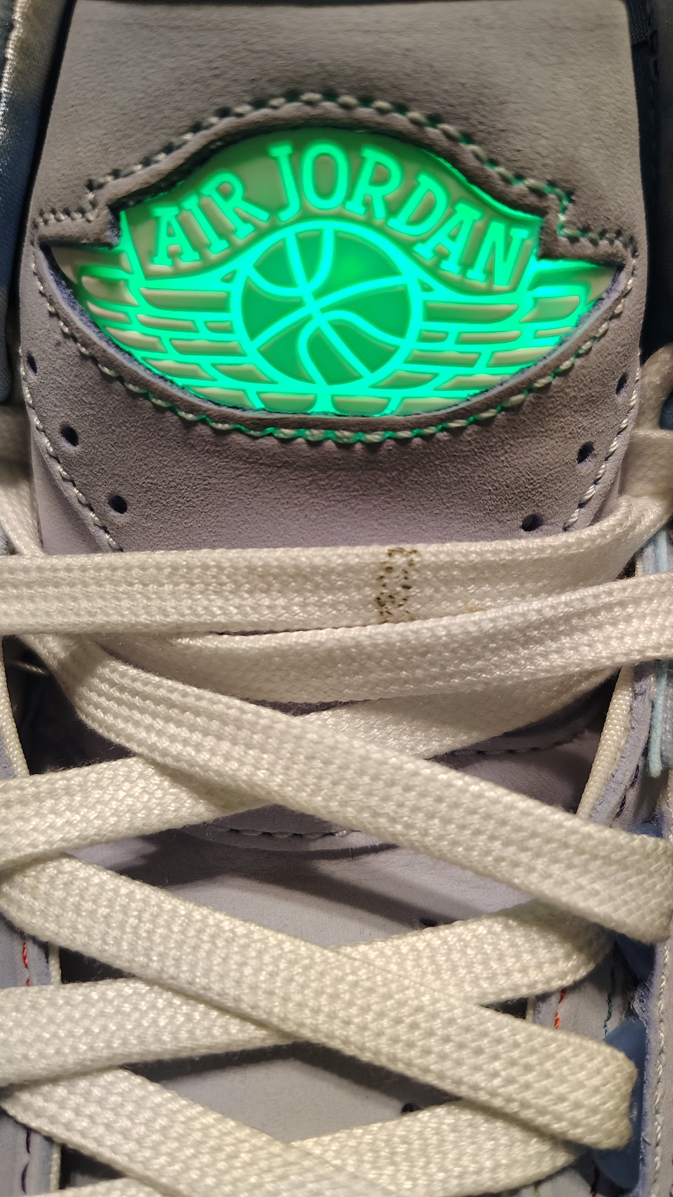 Jordan Retro 2 ( J.Balvin Exclusive)